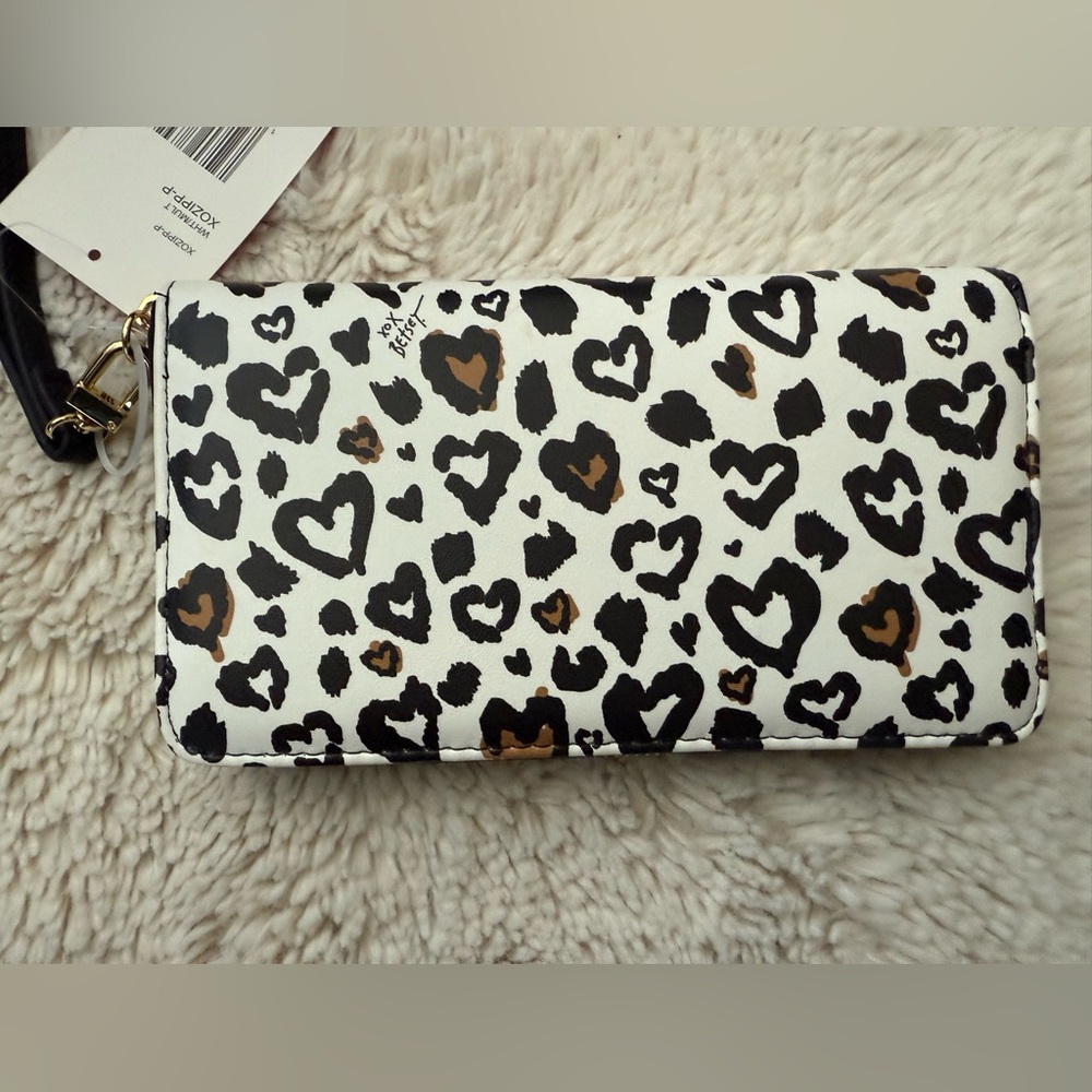 Betsey Johnson Heart Leopard Print Wallet - Picture 2 of 4